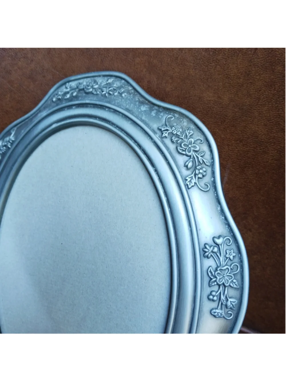 Vtg Malden Pewter Oval Frame W/Flowers Easel 3.5